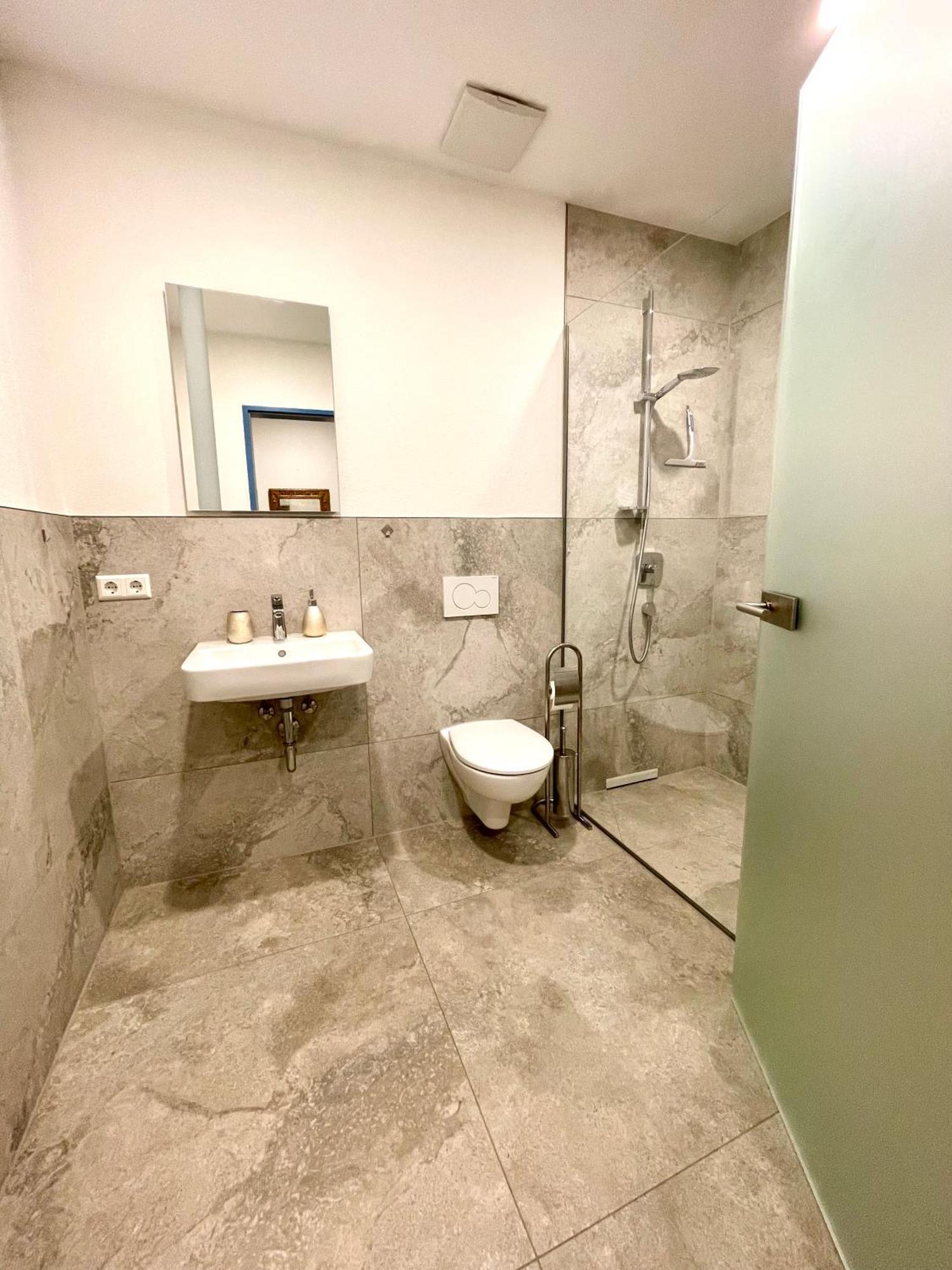 Neu Grosse Einzimmerwohnung Im Zentrum Goldstadt Pforzheim Schloessle المظهر الخارجي الصورة