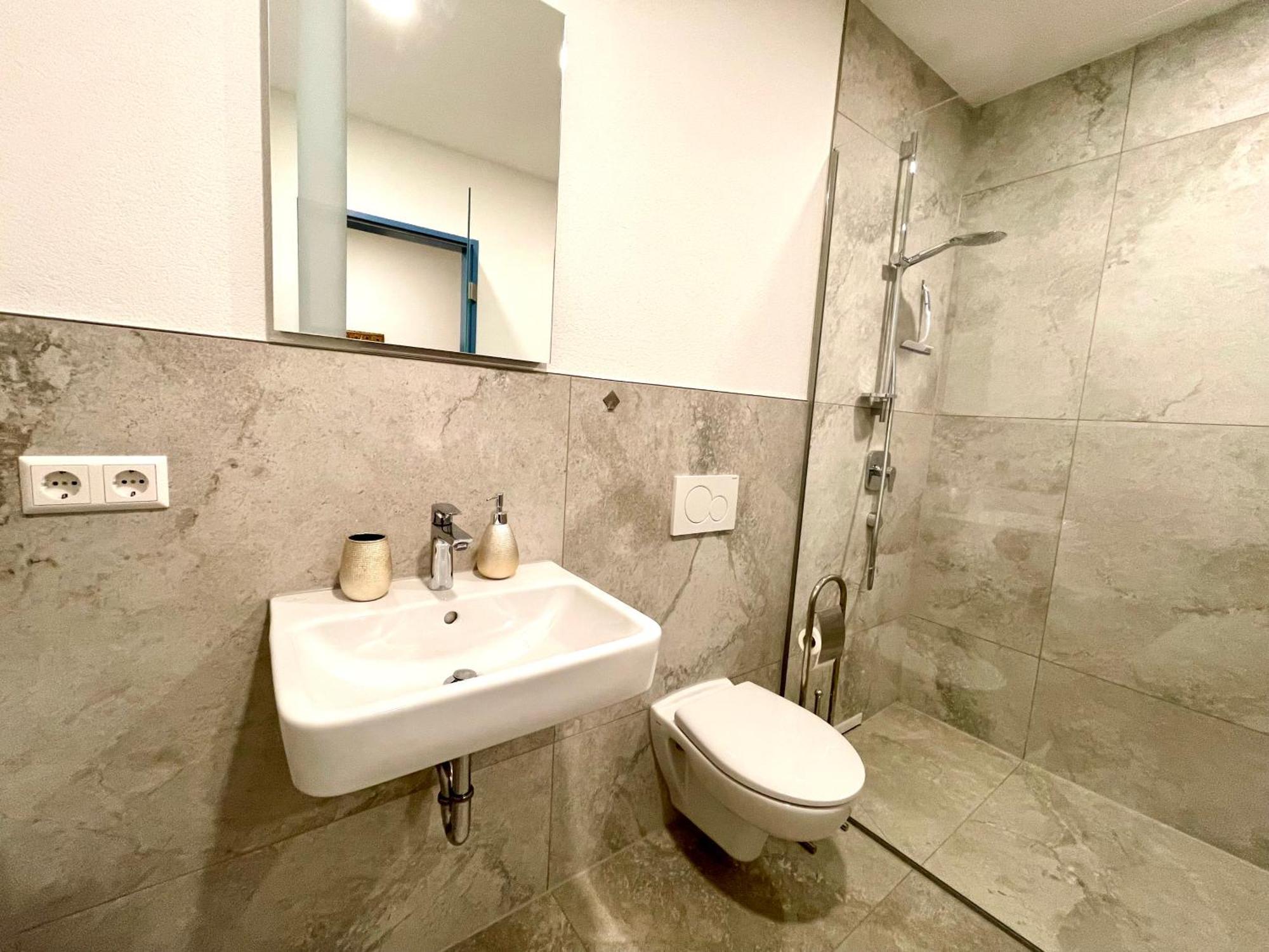 Neu Grosse Einzimmerwohnung Im Zentrum Goldstadt Pforzheim Schloessle المظهر الخارجي الصورة