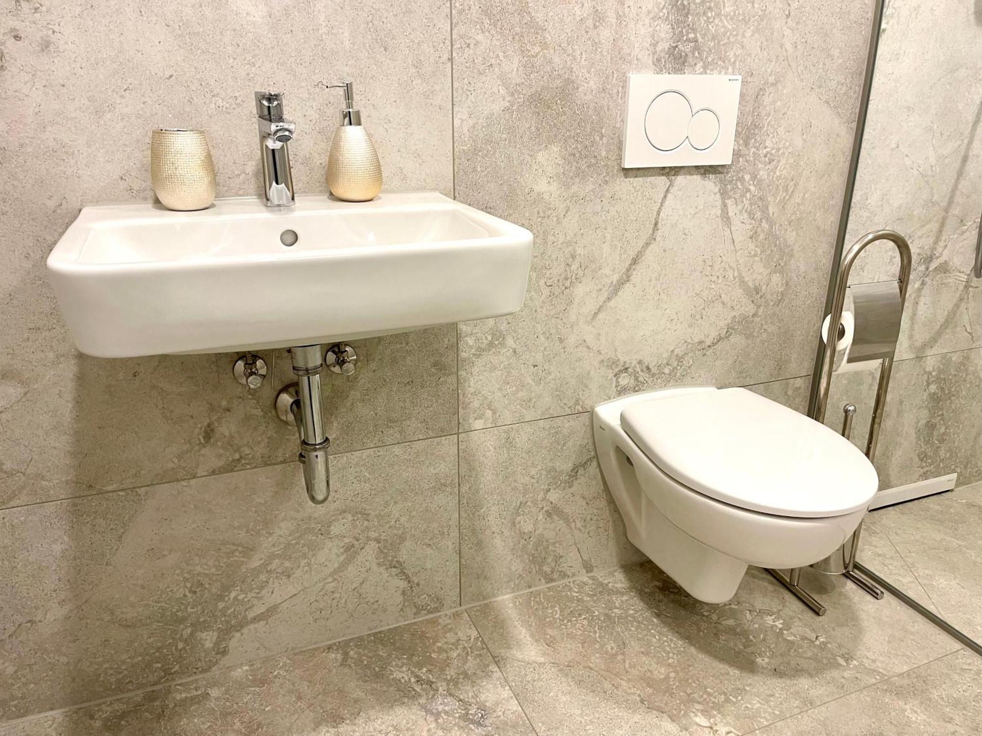 Neu Grosse Einzimmerwohnung Im Zentrum Goldstadt Pforzheim Schloessle المظهر الخارجي الصورة