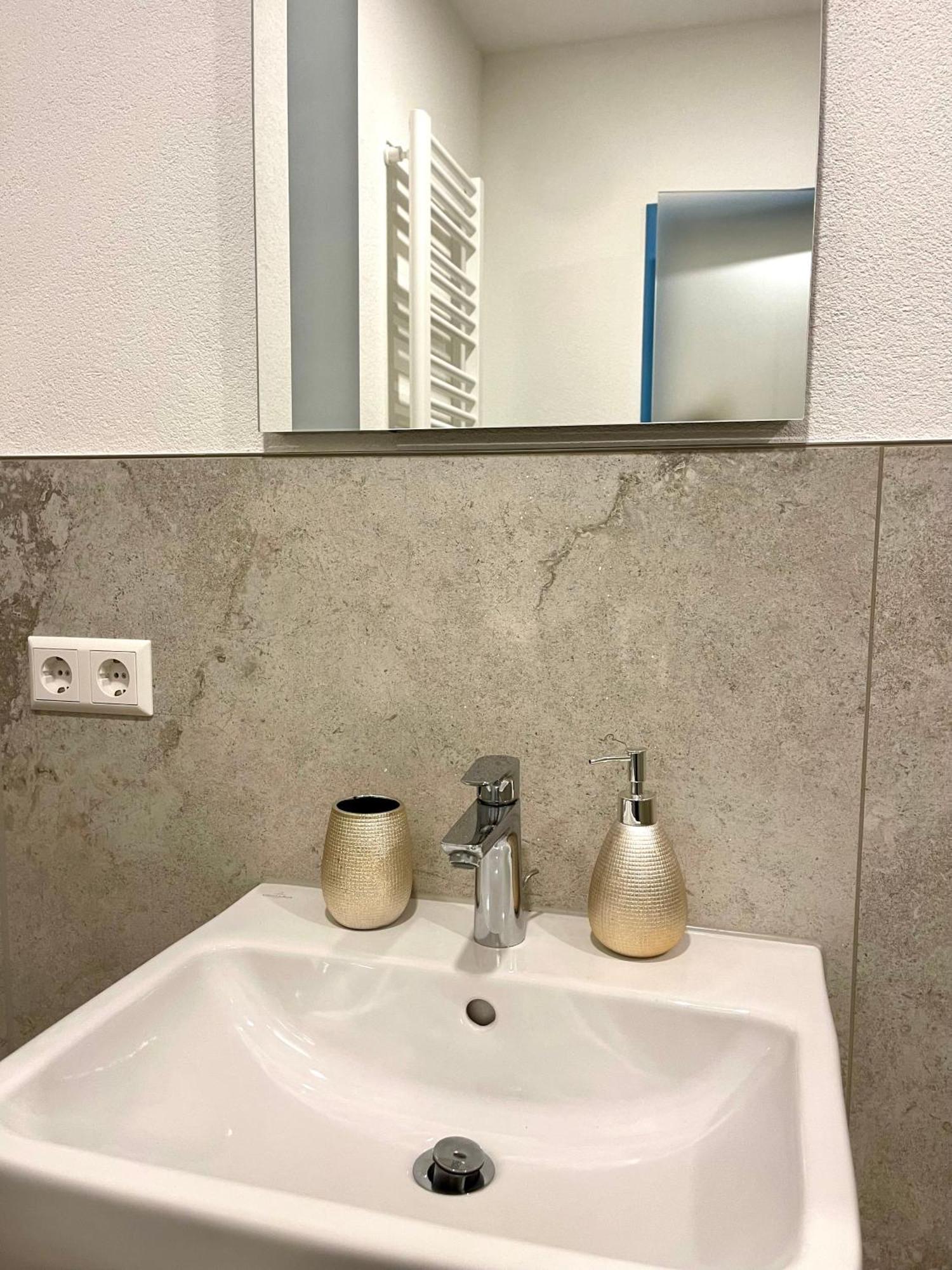 Neu Grosse Einzimmerwohnung Im Zentrum Goldstadt Pforzheim Schloessle المظهر الخارجي الصورة