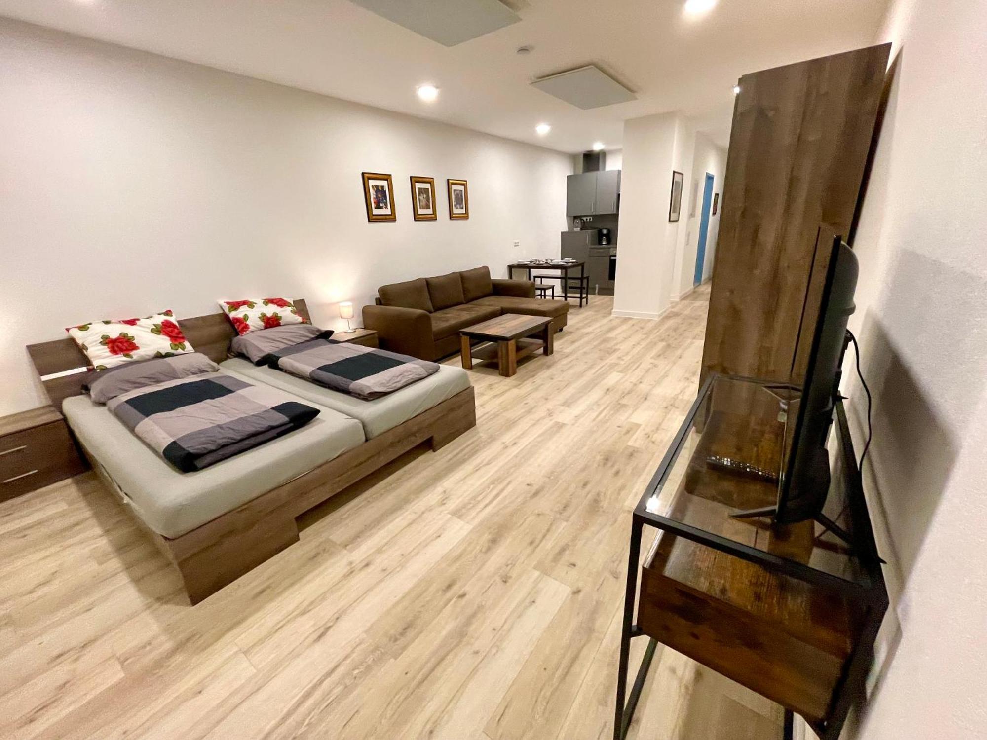 Neu Grosse Einzimmerwohnung Im Zentrum Goldstadt Pforzheim Schloessle المظهر الخارجي الصورة